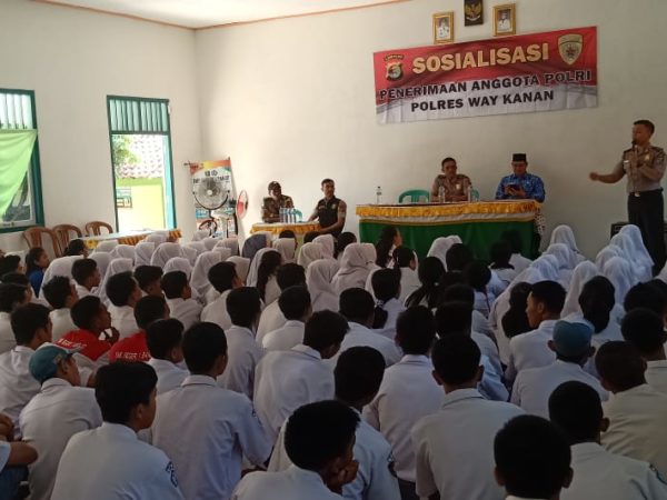 Polres Way Kanan Sosialisasi di SMK Negeri 1 Banjit Dalam Menjaring Minat Pelajar Masuk Polri