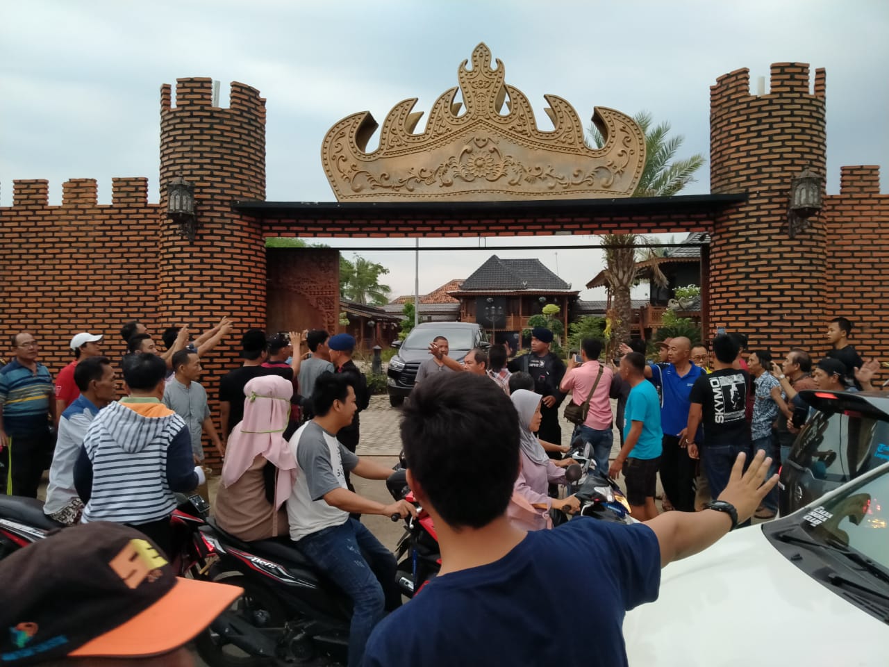Lagi KPK Geledah Rumah Pejabat Lampung Utara.