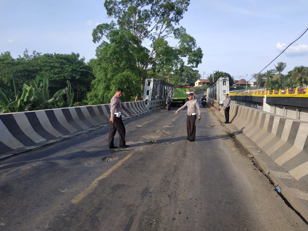Hasil Survei Tujuh Titik Jalan Rusak dan Kurangnya Rambu-Rambu Lalu Lintas di Jalinsum Way Kanan