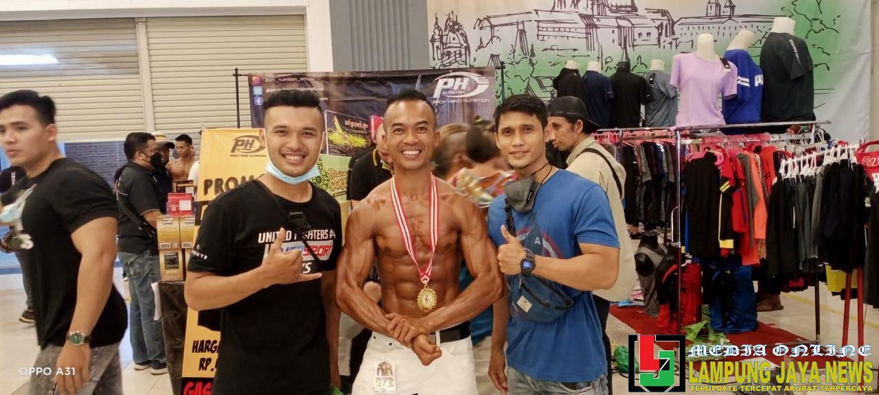 Atlet Body Contest asal Tanggamus Edi Supriyanto tampil memukau di Open body contest Piala Walikota Tangsel Seri -1