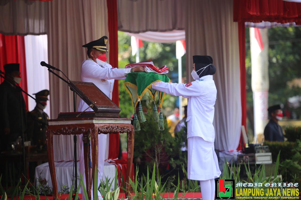 Bupati Parosil Mabsus Pimpin Upacara HUT RI Ke-76 di Kabupaten Lampung Barat