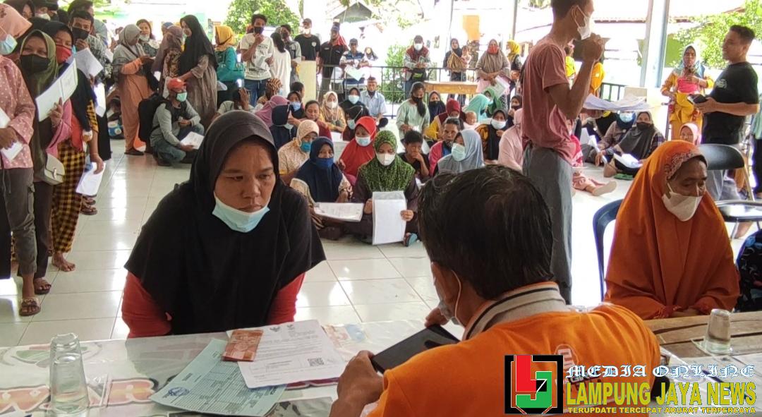 Berikan Kemudahan Bagi Masyarakat, Kampung Tanjung Raja Sakti Fasilitasi Penyaluran BPNT Tunai Di Balai Kampung