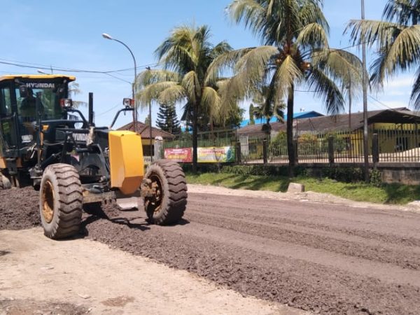 Tingkatkan Perekonomian Masyarakat, PT GBP dan PT SPM 01 Perbaiki Jalan Utama Akses Alternatif Bagi Desa Di Kecamatan Way Serdang