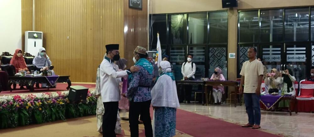 Lepas Keberangkatan Jama'ah Haji, Bupati Raden Adipati Surya Titipkan Doa Untuk Kabupaten Way Kanan