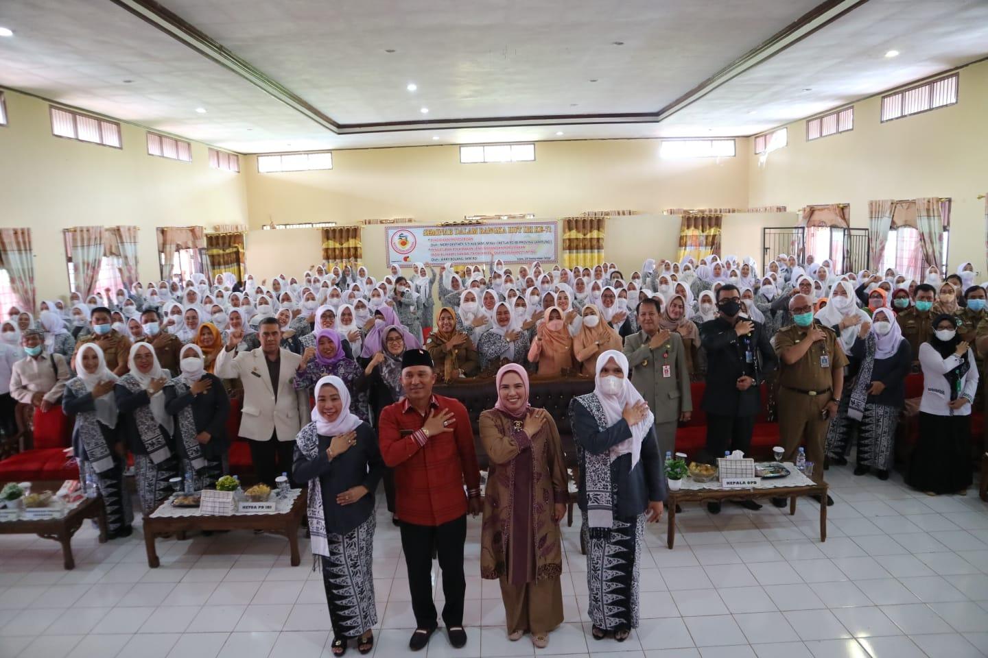 Bersama Ketua TP-PKK, Bupati Parosil Hadiri Hari Ulang Tahun IBI Ke-71 Kabupaten Lampung Barat
