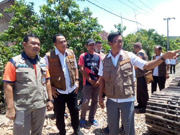 Survei Daerah Yang Terdampak Bencana Banjir, Tenaga Ahli BNPB Letkol Ade Andrean Kunjungi Kecamatan Candipuro dan Sidomulyo