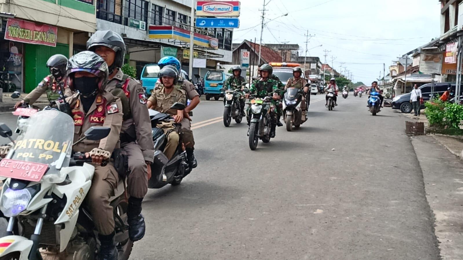 Dalam Rangka Menjaga Kamtibmas Di Kabupaten Lampung Utara, TNI, Polri, Sat Pol PP Dan Dinas Perhubungan Gelar Patroli Bersama