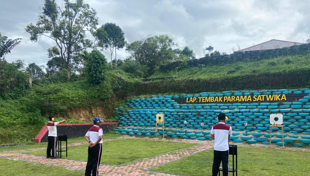 Kapolres Lampung Barat AKBP Heri Sugeng Priyantho,S.IK, MH, Pimpin Latihan Kemampuan Menembak Anggota