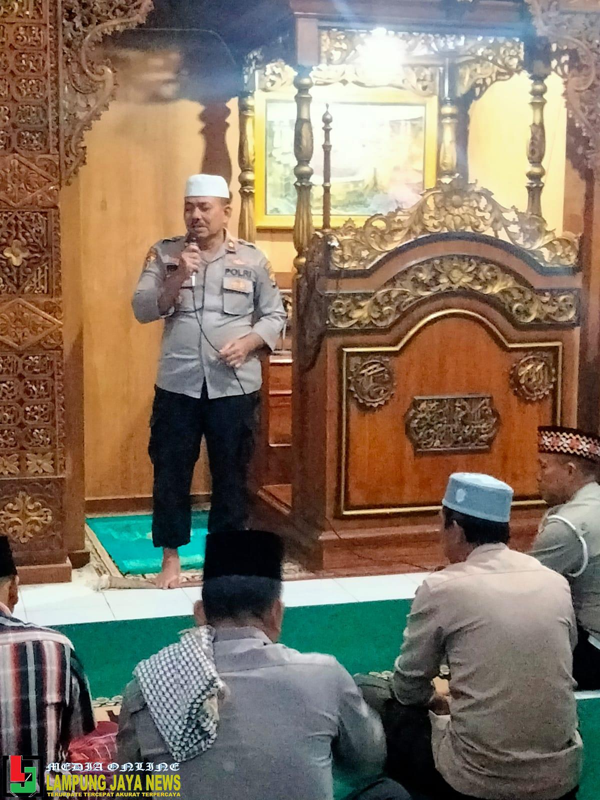 Jumat Curhat, Kabagops Polres Lampung Barat Sampaikan Pesan Kamtibmas Kepada Masyarakat