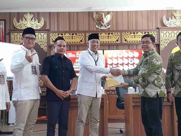 Bersama 85 Bakal Calon Legislatif, H.Rahmat Mirzani Djausal Daftarkan Partai Gerindra Lampung Ke KPU