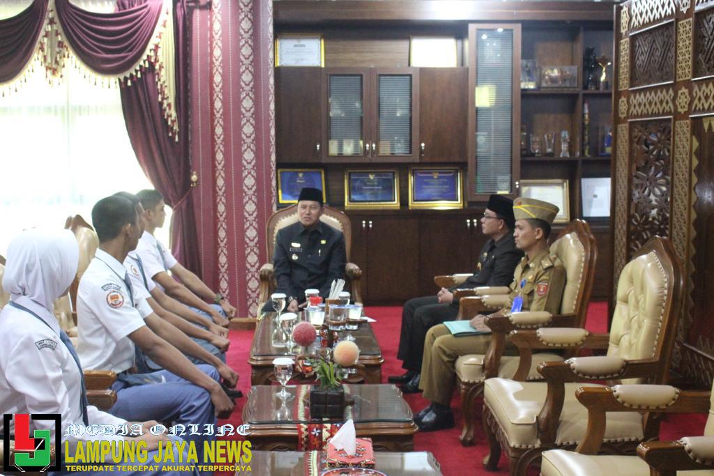 5 Anggota Paskibraka Provinsi Lampung Asal Lampung Barat Beraudensi Bersama Pj Bupati Nukman