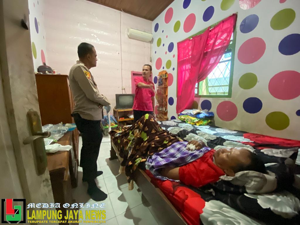 Respon Cepat, Kapolres Lampung Utara Beri Bantuan Kepada Korban Pengeroyokan