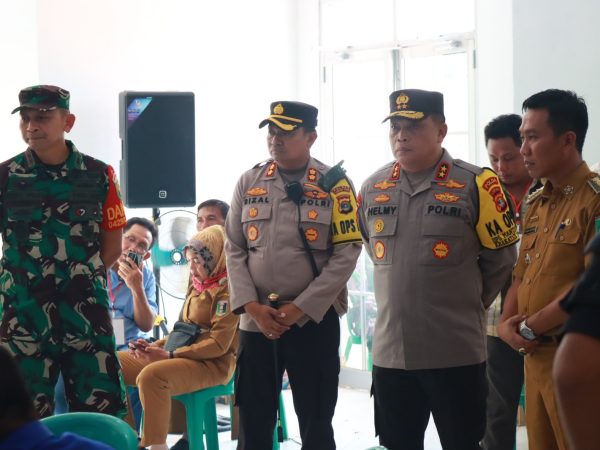 Kapolda Lampung Tinjau TPS Pilkades Di Lampung Timur
