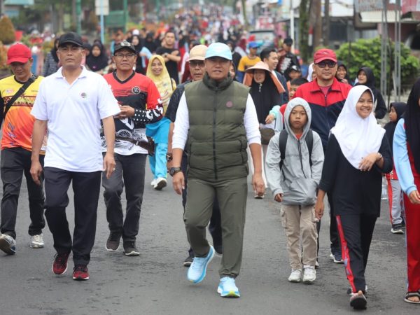 Peringati HUT Korpri Ke-52, Pemkab Lampung Barat Adakan Jalan Sehat dengan Doorprize Sepeda Motor
