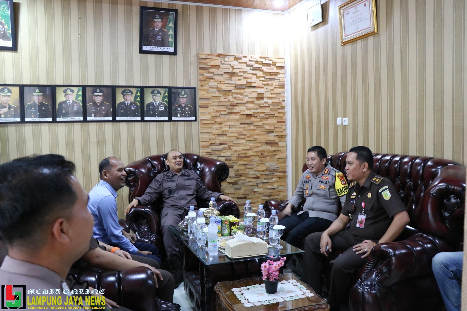Kapolres AKBP Ryky Widya Muharam, SH., S.Ik Gelar Silaturahmi Bersama Kejaksaan Negeri Lampung Barat