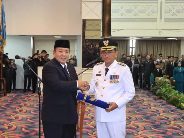 Gubernur Arinal Djunaidi Melantik dan Mengambil Sumpah Jabatan Aswarodi Sebagai Penjabat Bupati Lampung Utara