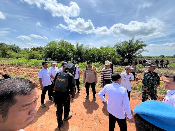 Bersama TNI dan Polda Lampung, Polres Lampung Utara Beri Pengamanan Eksekusi Lahan Kosong Oleh Pengadilan Negeri