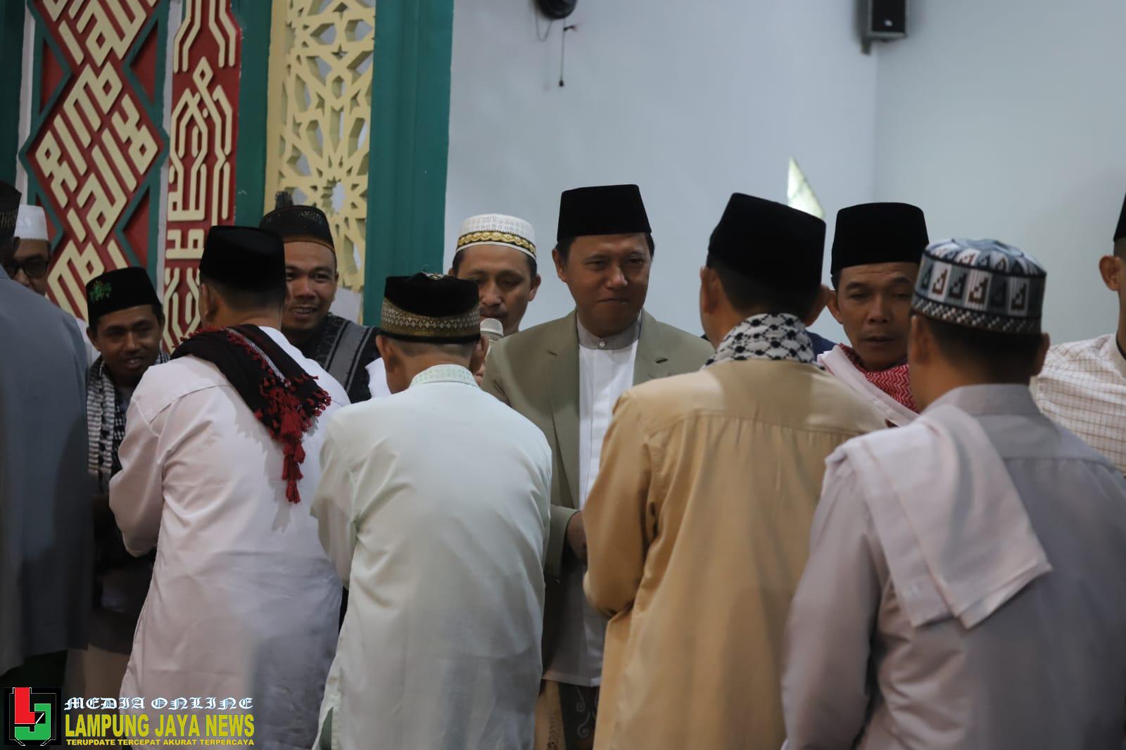 Pj Bupati Nukman Silaturahmi Bersama Jama'ah Masjid Baiturrohim, Usai Sholat Idul Fitri 1445 H