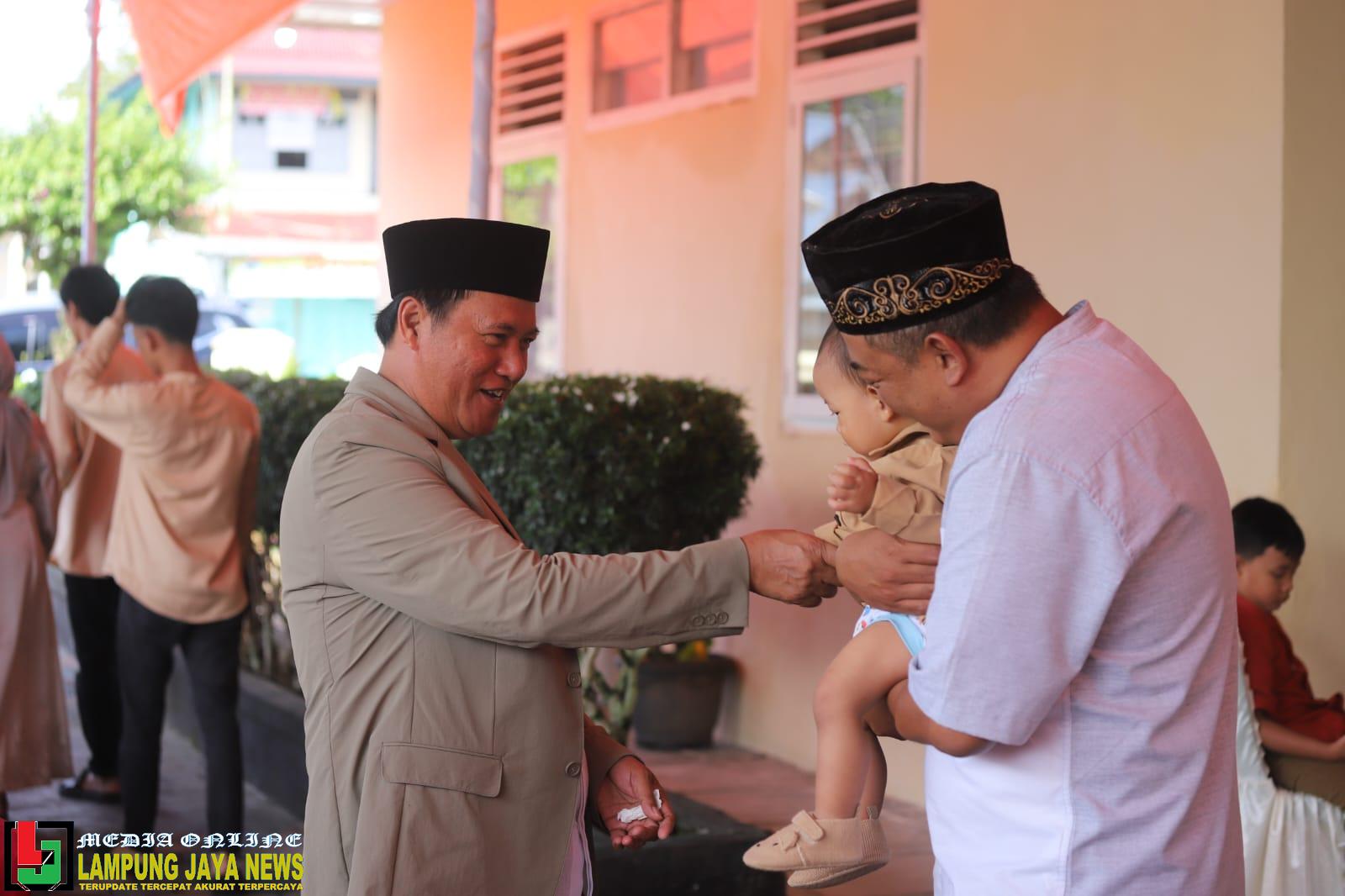 Usai Shalat Idul Fitri 1445 H, Pj Bupati Nukman Gelar Open House Di Rumah Dinas Bupati Lampung Barat