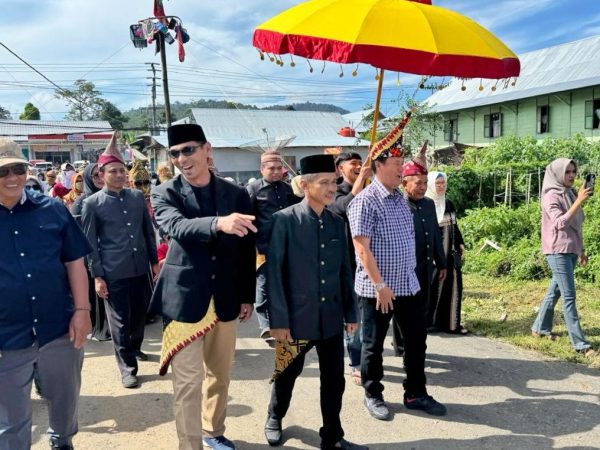 Pj Bupati Nukman Apresiasi Perhelatan Budaya Sekura Di Lampung Barat Berjalan Kondusif.