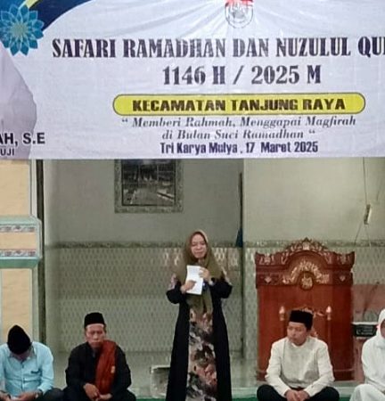 Elfianah Prihatin : "Dibelakang Wanita Yang Kuat, Ada Lelaki Yang Hebat Elfianah Prihatin : "Dibelakang Wanita Yang Kuat, Ada Lelaki Yang Hebat