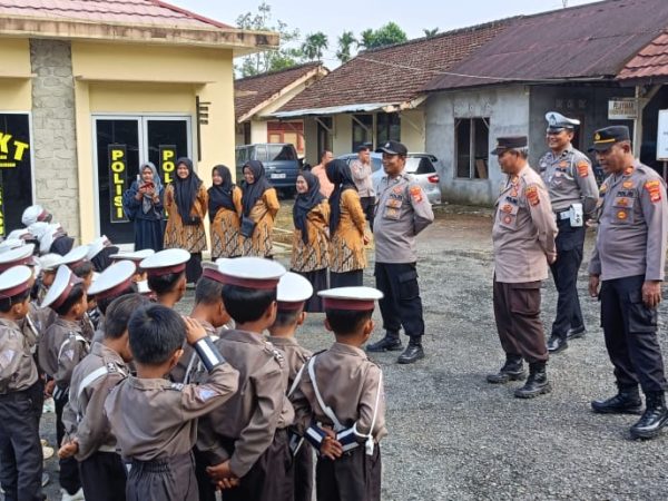 Polsek Sumber Jaya Terima Kunjungan Siswa Siswi TK Tunas Bangsa Polsek Sumber Jaya Terima Kunjungan Siswa Siswi TK Tunas Bangsa