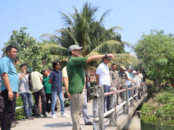 Bupati Dedi Irawan Tinjau Sungai Way Nipah Akibat Sering Meluap dan Ancam Permukiman Warga
