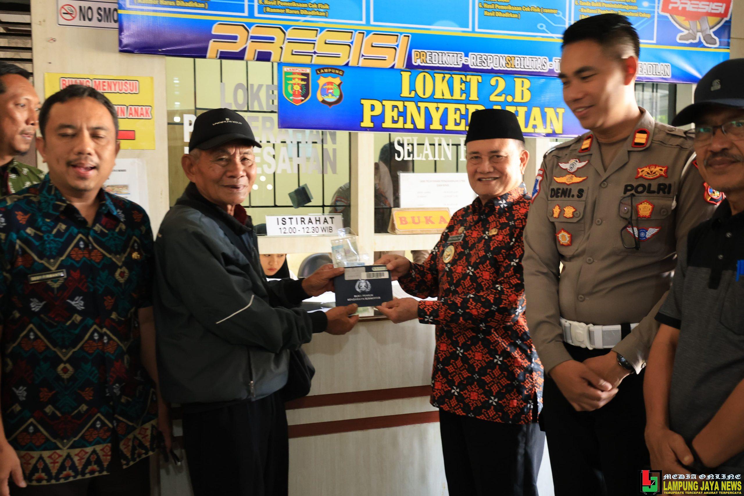 Wabup Mad Hasnurin Minta Masyarakat Memanfaatkan Program Pemutihan Pajak Kendaraan Wabup Mad Hasnurin Minta Masyarakat Memanfaatkan Program Pemutihan Pajak Kendaraan