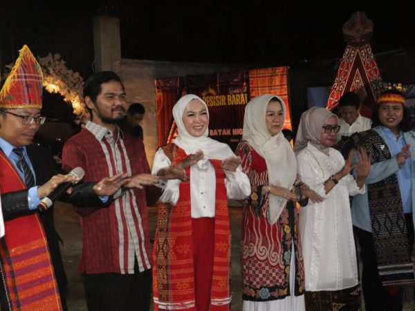 Ketua TP PKK Dian Hardiyanti Dedi Hadiri Gelaran Batak Night 2025