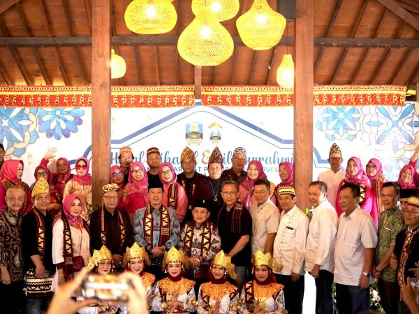 Bupati dan Wakil Bupati Pesisir Barat Hadiri Halal Bihalal Bersama PMPBKL