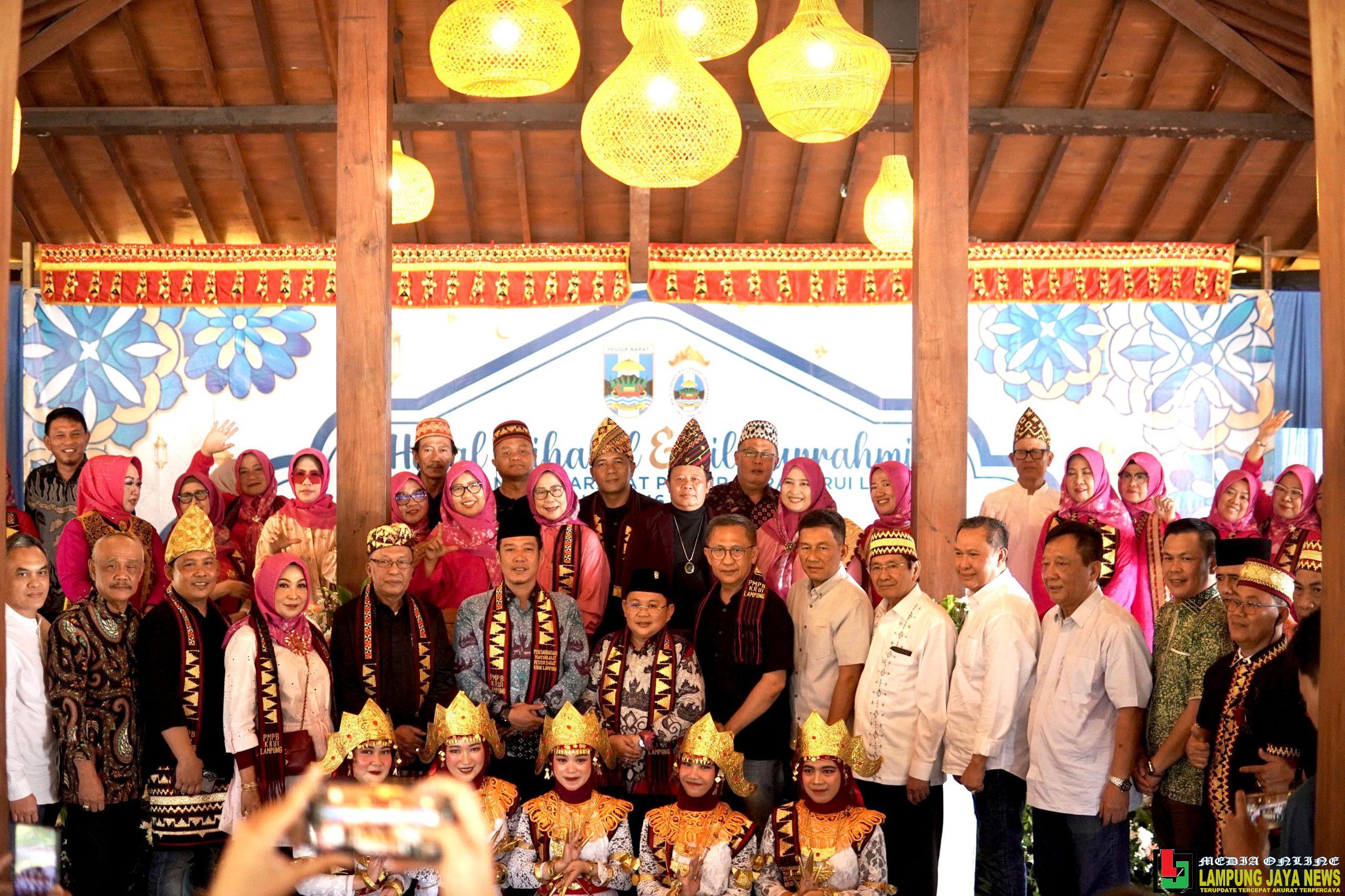 Bupati dan Wakil Bupati Pesisir Barat Hadiri Halal Bihalal Bersama PMPBKL Bupati dan Wakil Bupati Pesisir Barat Hadiri Halal Bihalal Bersama PMPBKL