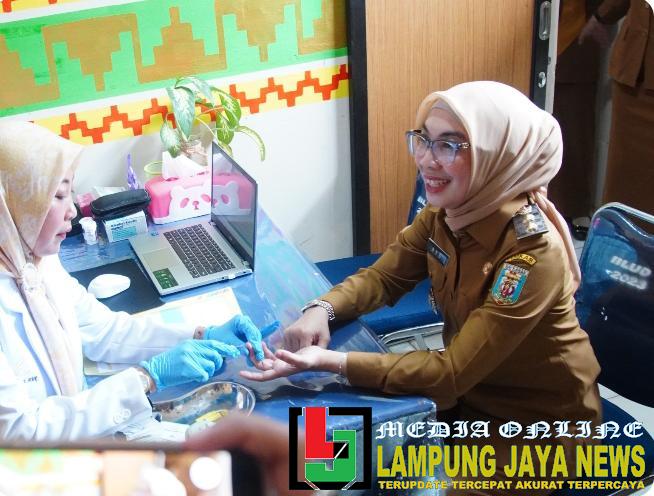 Dukung Program Nasional Sebagai Kado Ulang Tahun Dari Negara, Plt. Bupati Ayu Asalasiyah Ikuti Pemeriksaan Kesehatan Gratis Dukung Program Nasional Sebagai Kado Ulang Tahun Dari Negara, Plt. Bupati Ayu Asalasiyah Ikuti Pemeriksaan Kesehatan Gratis