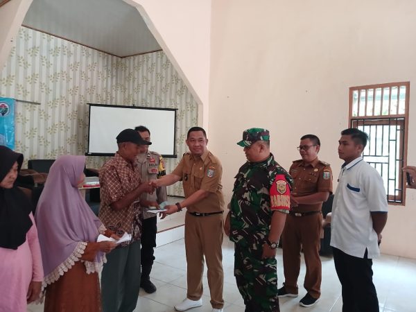 Pemerintah Kampung Sangkaran Bhakti Berikan BLT Dana Desa Periode Januari - Maret 2025 Pemerintah Kampung Sangkaran Bhakti Berikan BLT Dana Desa Periode Januari - Maret 2025