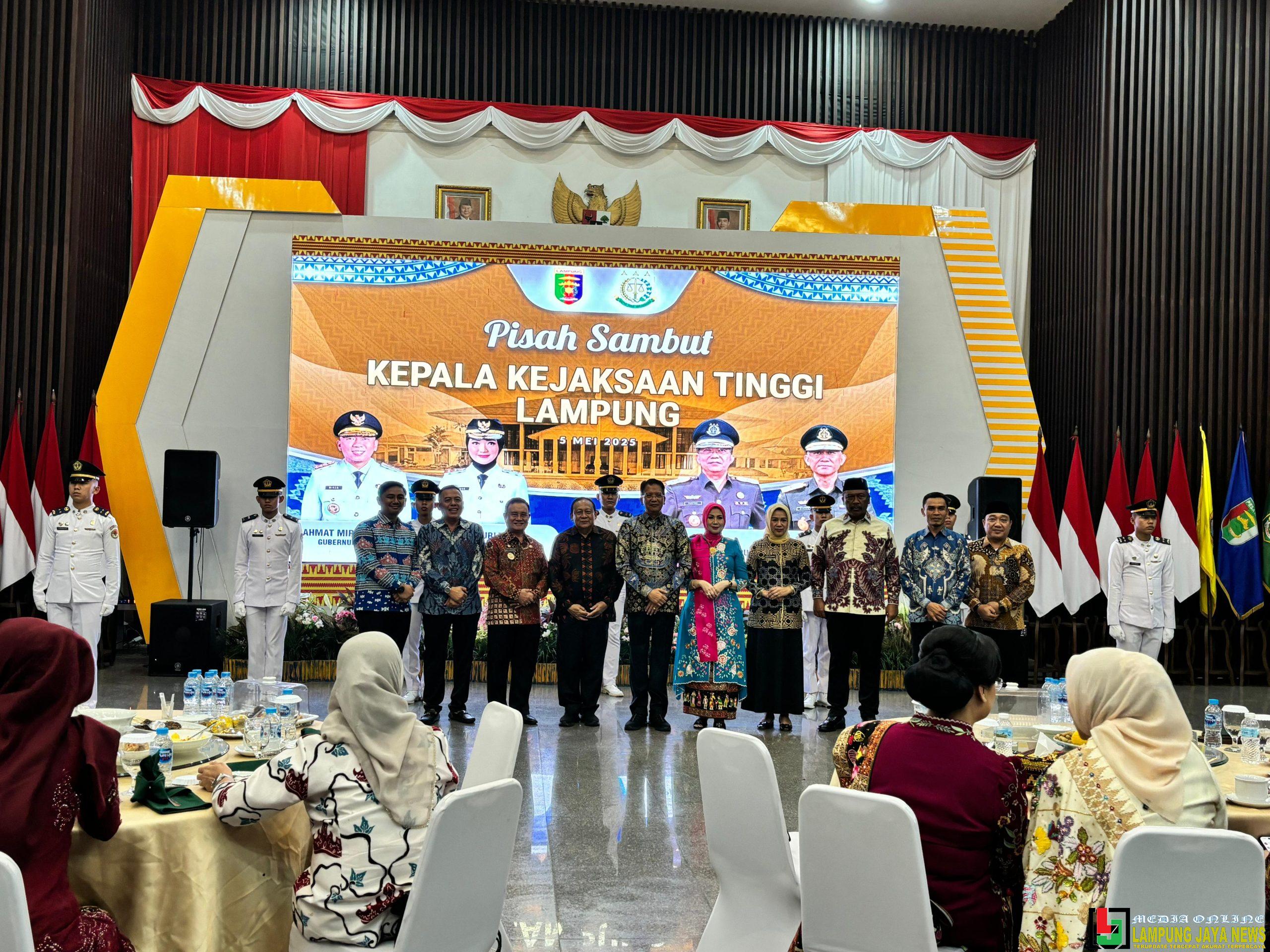 Wabup Mad Hasnurin Sampaikan Harapan Besar Pada Acara Pisah Sambut Kajati Lampung Wabup Mad Hasnurin Sampaikan Harapan Besar Pada Acara Pisah Sambut Kajati Lampung
