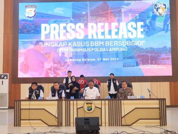 Ungkap Kasus Pencampuran Bahan Bakar Minyak Pertalite, Polda Lampung Amankan 2 Tersangka Ungkap Kasus Pencampuran Bahan Bakar Minyak Pertalite, Polda Lampung Amankan 2 Tersangka