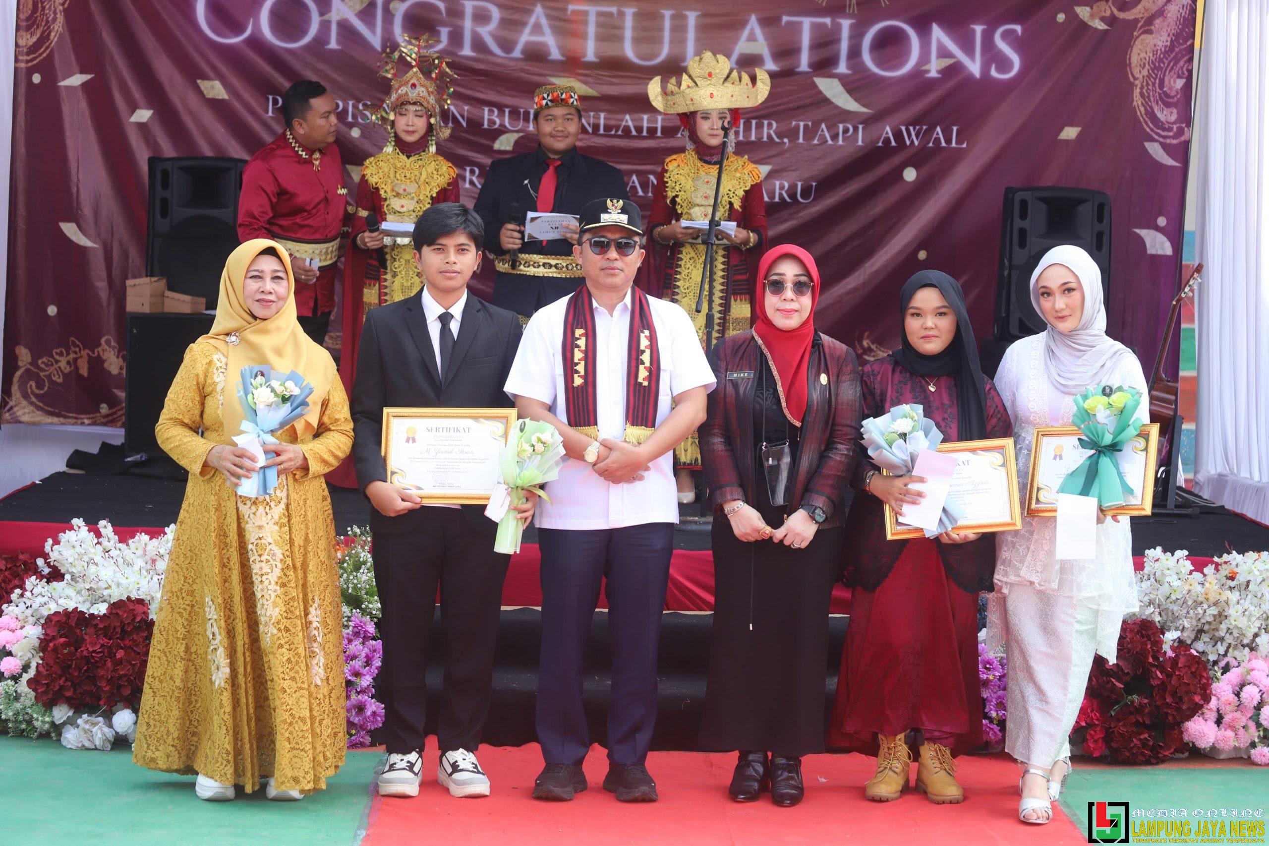 Parosil Mabsus Hadiahkan Umroh Kepada Salah Satu Guru SMP-nya