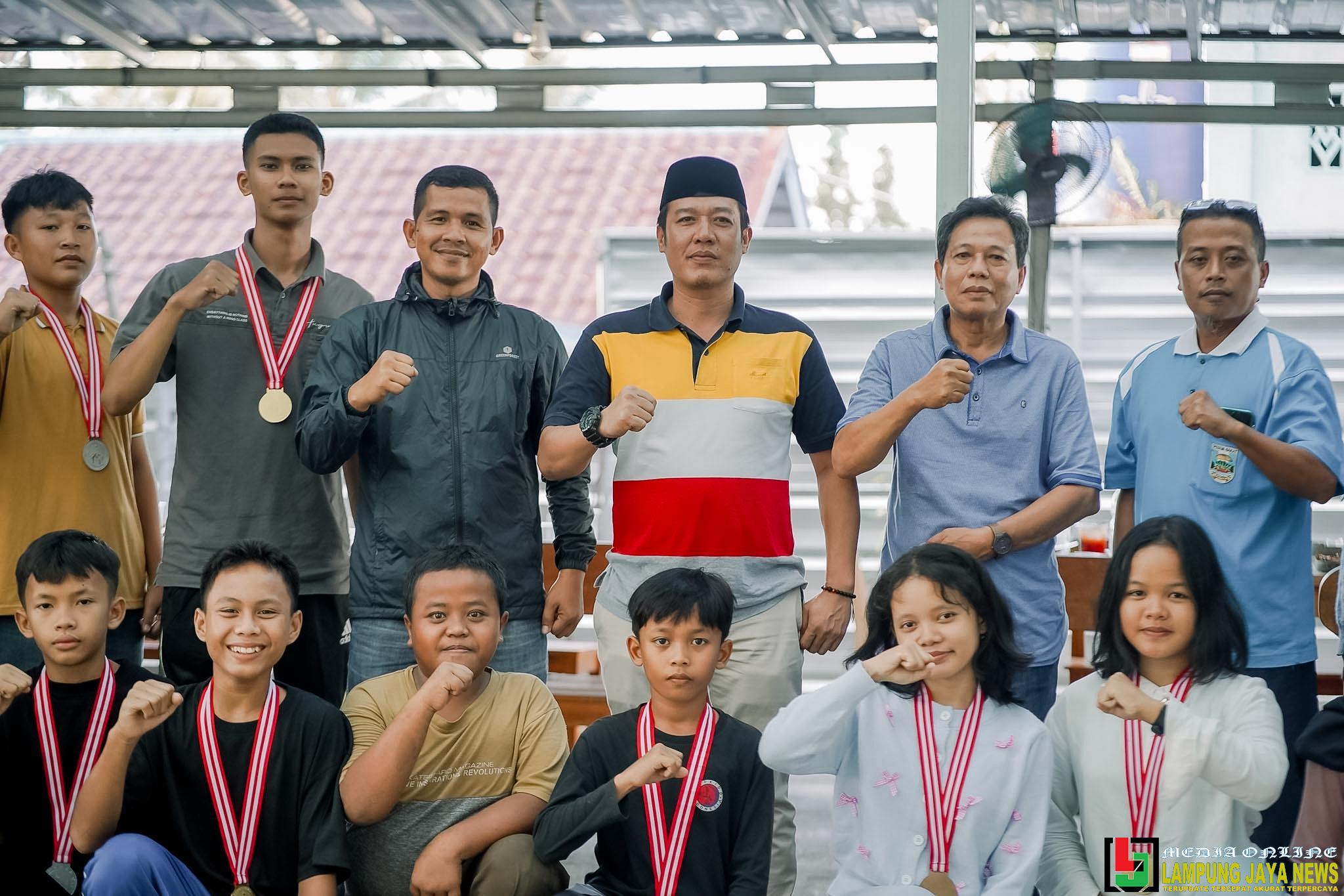 Sambut Rombongan Atlet Hapkido, Bupati Dedi Irawan Sampaikan Terima Kasih dan Apresiasi Sambut Rombongan Atlet Hapkido, Bupati Dedi Irawan Sampaikan Terima Kasih dan Apresiasi