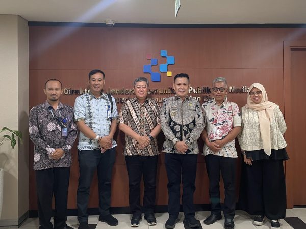 PJ. Sekda Tedi Zadmiko Koordinasi Ke Kementerian Komunikasi dan Digital PJ. Sekda Tedi Zadmiko Koordinasi Ke Kementerian Komunikasi dan Digital