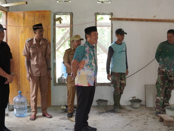 Tak Kenal Lelah, Bupati Dedi Irawan Sempatkan Waktu Kunjungi Pelaksanaan TMMD Di Pemerihan Tak Kenal Lelah, Bupati Dedi Irawan Sempatkan Waktu Kunjungi Pelaksanaan TMMD Di Pemerihan