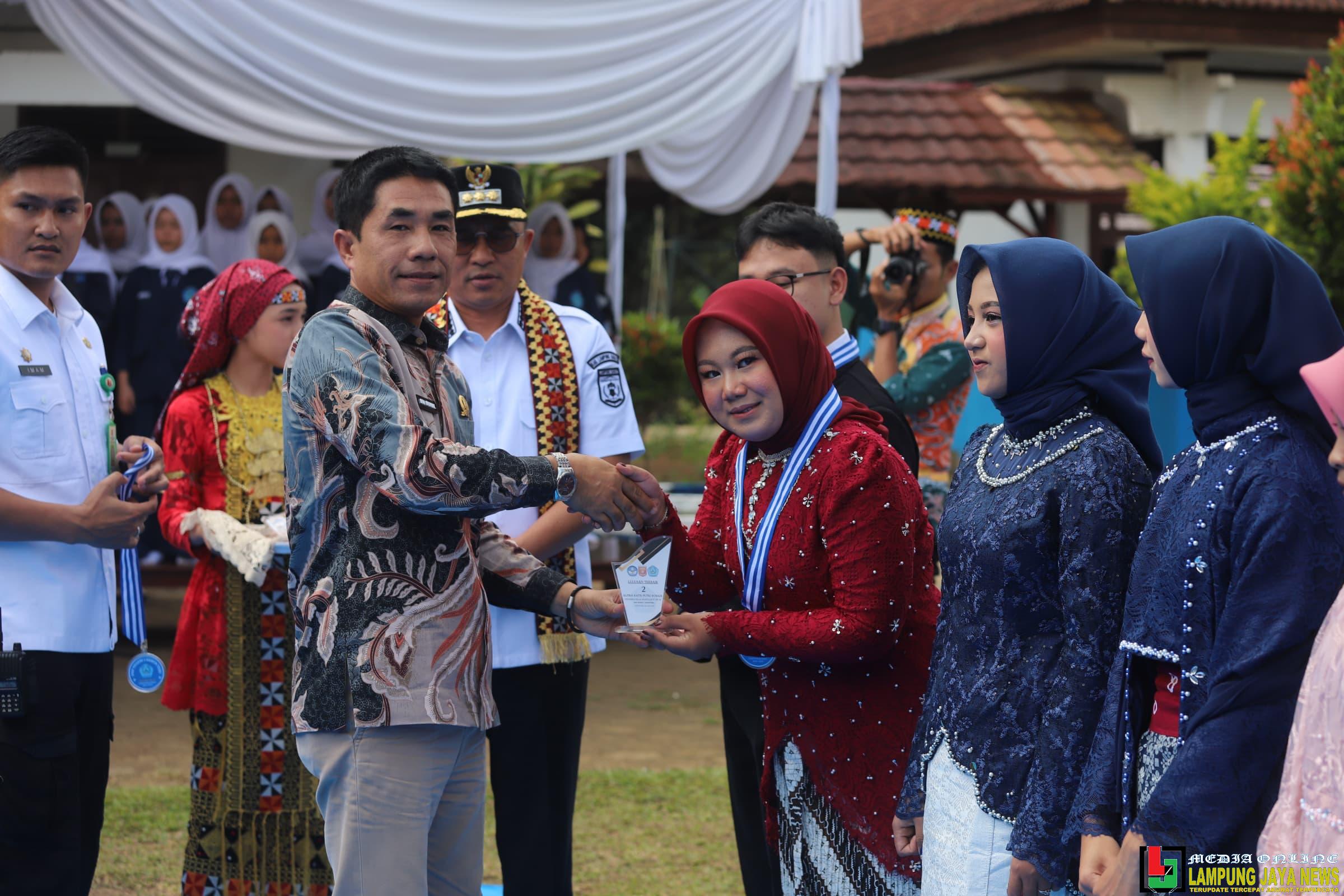 Bupati Parosil Harapkan Lulusan SMPN 1 Kebun Tebu Jadi Generasi Penerus yang Mampu Majukan Daerah Bupati Parosil Harapkan Lulusan SMPN 1 Kebun Tebu Jadi Generasi Penerus yang Mampu Majukan Daerah