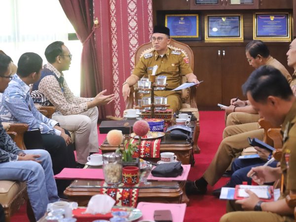 Sambut Kunjungan Putu Kesuma, Parosil Janjikan Awal Tahun Masyarakat Sidorejo dan Roworejo Rasakan Terangnya Listrik Sambut Kunjungan Putu Kesuma, Parosil Janjikan Awal Tahun Masyarakat Sidorejo dan Roworejo Rasakan Terangnya Listrik