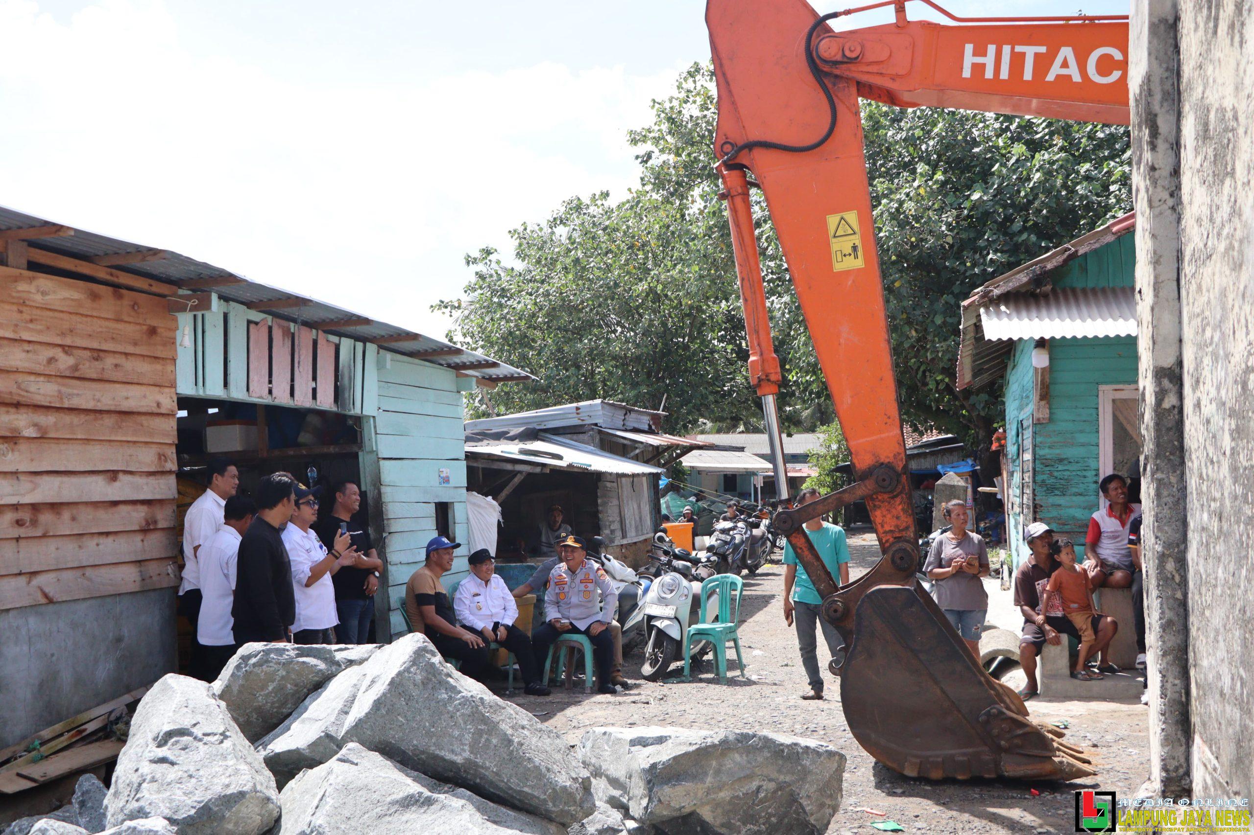 Wakil Bupati Irawan Topani Tinjau Penanganan Abrasi Di Pelabuhan Kuala Stabas