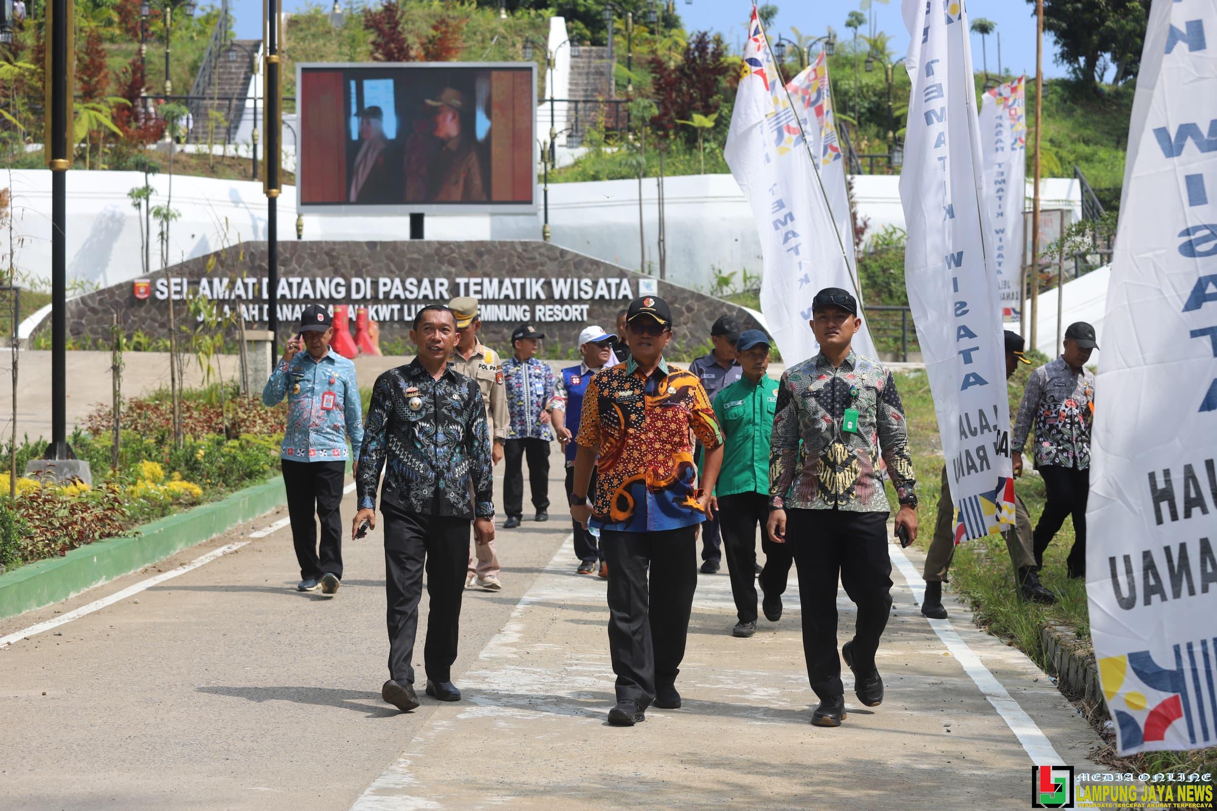 Sekda Lampung Barat Tinjau Kesiapan Peresmian Pasar Tematik Wisata Jelajah Danau Ranau Sekda Lampung Barat Tinjau Kesiapan Peresmian Pasar Tematik Wisata Jelajah Danau Ranau