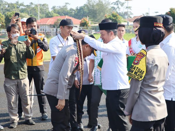 Bupati dan Wakil Bupati Pesibar Sambut Peninjauan Kapolda Lampung dan Danrem Ke WSL Krui Pro Tahun 2025 Bupati dan Wakil Bupati Pesibar Sambut Peninjauan Kapolda Lampung dan Danrem Ke WSL Krui Pro Tahun 2025