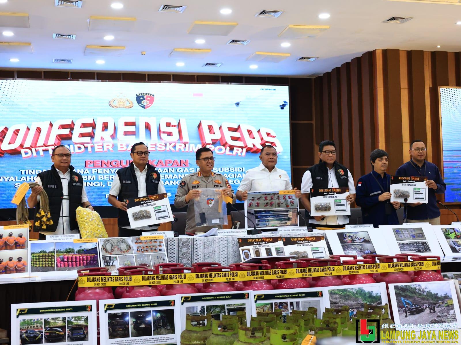 Bareskrim Polri Berhasil Gagalkan Penjualan Sisik Trenggiling Bareskrim Polri Berhasil Gagalkan Penjualan Sisik Trenggiling
