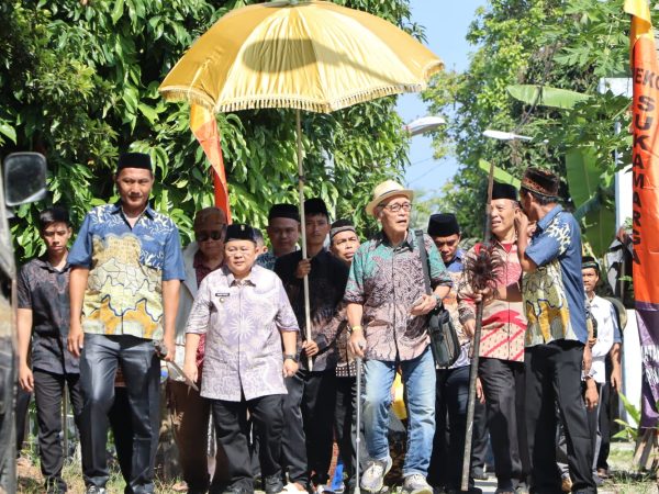 Bertolak Ke Pulau Pisang, Wakil Bupati Irawan Topani Hadiri Anjau Silau dan Peresmian Masjid Jami At-Tanwir Bertolak Ke Pulau Pisang, Wakil Bupati Irawan Topani Hadiri Anjau Silau dan Peresmian Masjid Jami At-Tanwir