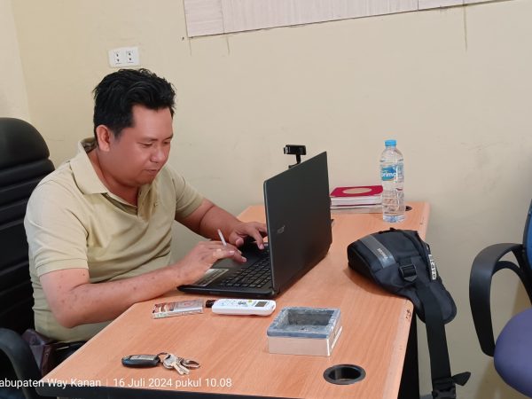 Diduga Tak Sesuai SOP, Ketua Bara JP Way Kanan Minta BGN Tinjau Ulang Kelayakan Dapur Umum Yayasan Cahaya Lamongan Dikampung Bhakti Negara Kecamatan Baradatu Diduga Tak Sesuai SOP, Ketua Bara JP Way Kanan Minta BGN Tinjau Ulang Kelayakan Dapur Umum Yayasan Cahaya Lamongan Dikampung Bhakti Negara Kecamatan Baradatu