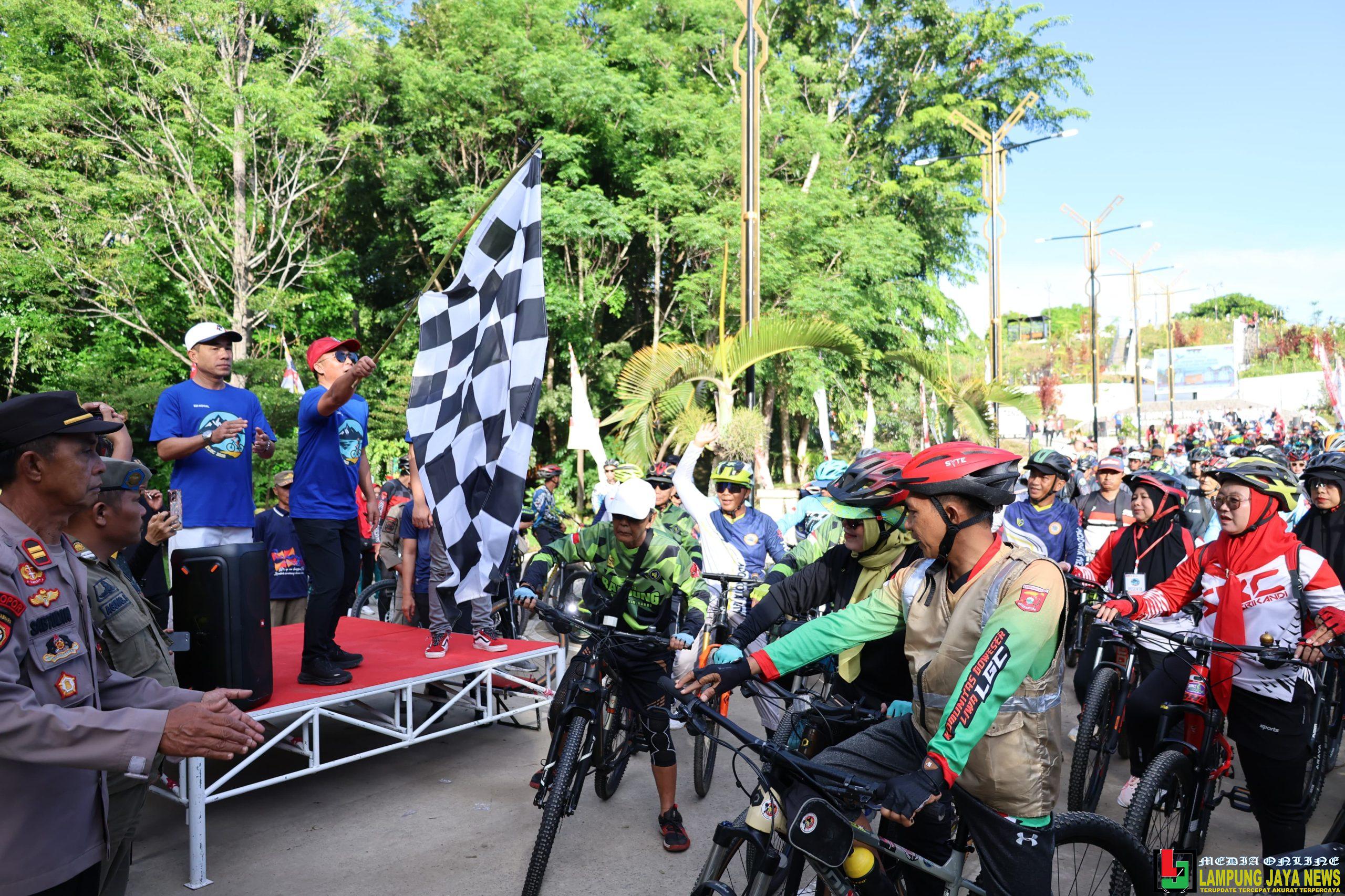 Rangkaian Peresmian Pasar Tematik Ditutup Parosil Mabsus Dengan Gowes Keliling Danau Ranau Rangkaian Peresmian Pasar Tematik Ditutup Parosil Mabsus Dengan Gowes Keliling Danau Ranau
