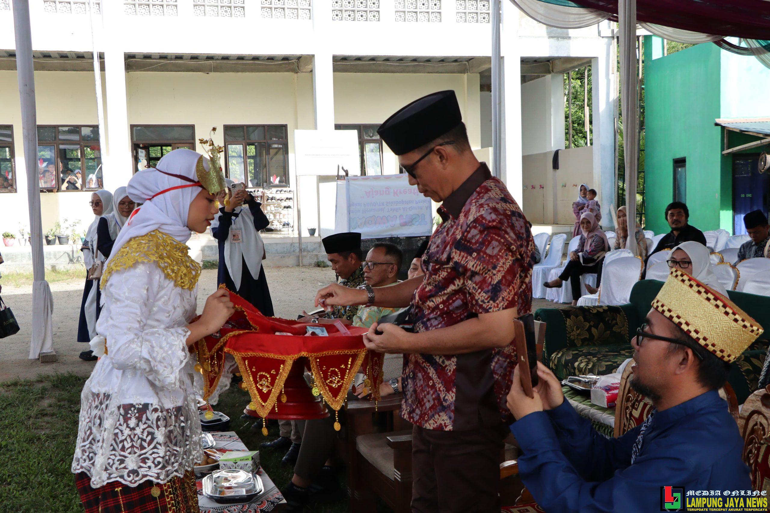 Asisten III Gunawan Hadiri Haplah Akhirussannah Maqwa IBS Tahun Pelajaran 2024-2025 Asisten III Gunawan Hadiri Haplah Akhirussannah Maqwa IBS Tahun Pelajaran 2024-2025