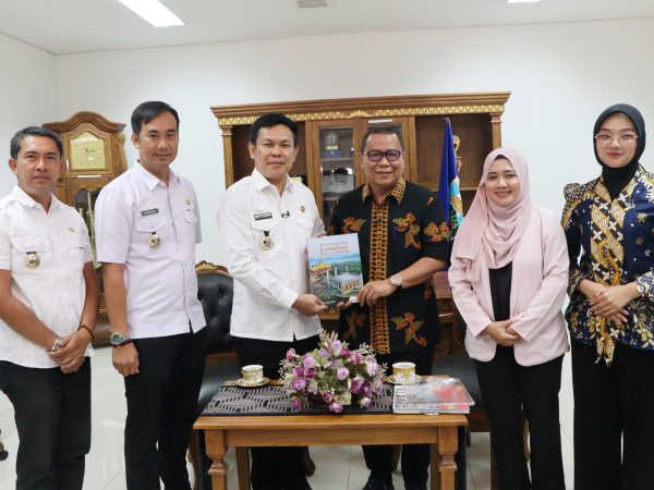 Pj Sekda Tedi Zadmiko Sambut Kunjungan Kerja Media Group Pj Sekda Tedi Zadmiko Sambut Kunjungan Kerja Media Group